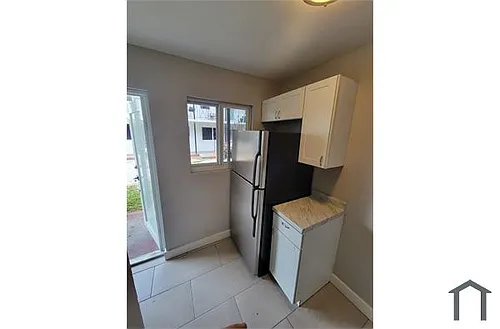 1740 NW 1st Pl #1 Photo 1