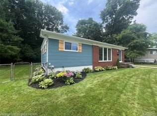 3729 Warringham Ave, Waterford, MI