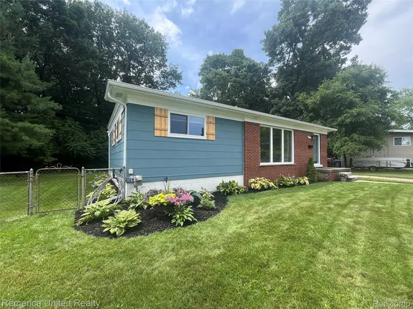 3729 Warringham Ave, Waterford, MI 48329