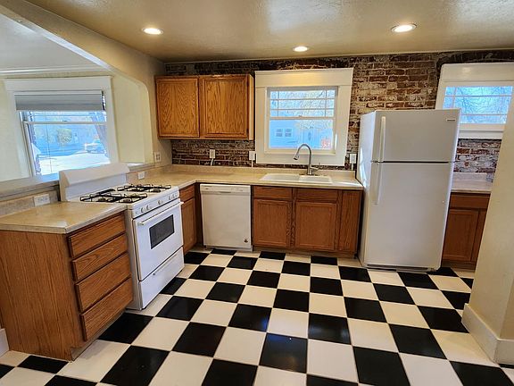3rd image of 1146 East St