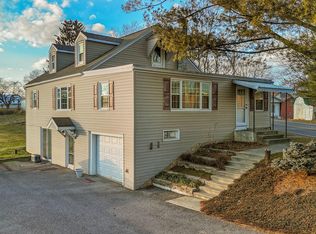 222 Briar Hill Rd, Lititz, PA 17543