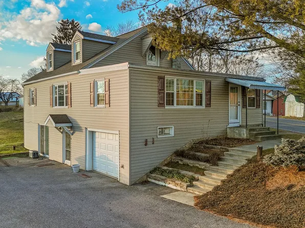 222 Briar Hill Rd, Lititz, PA 17543