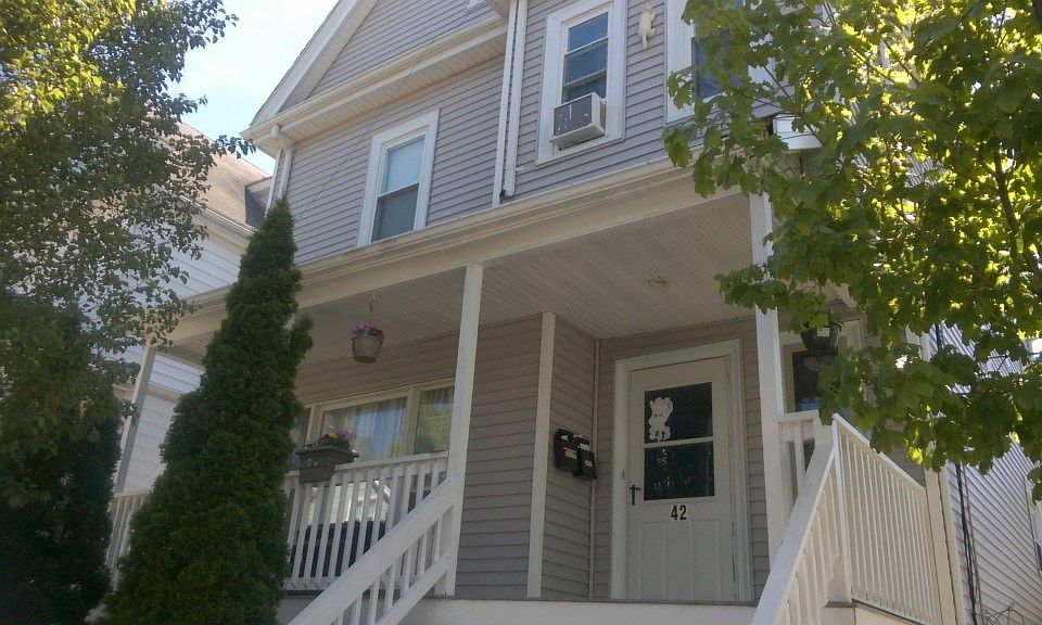 2nd image of 42 Henry St