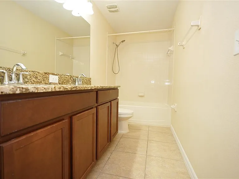 2926 Youngford St — Photo 29