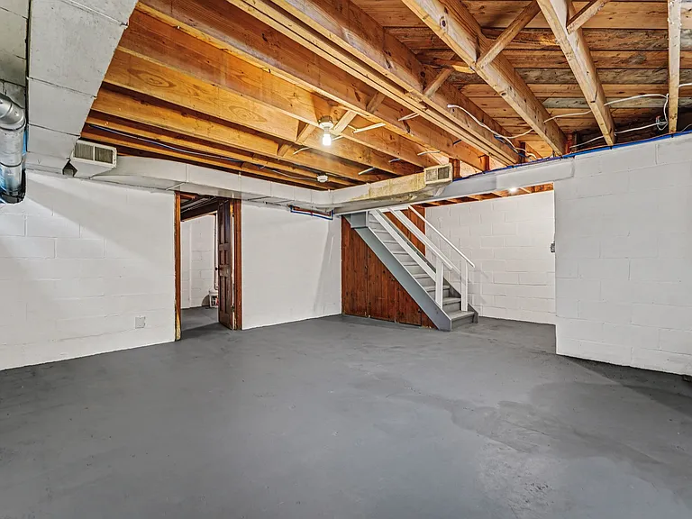 303 Wesley St — Photo 24