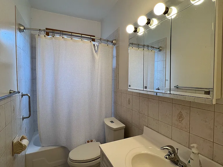 368 Dufferin St — Photo 2