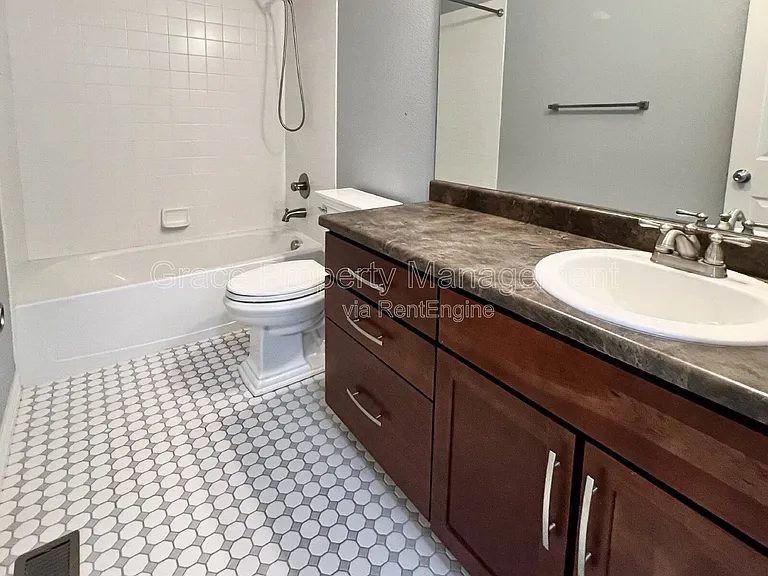 5574 S Buchanan St — Photo 19