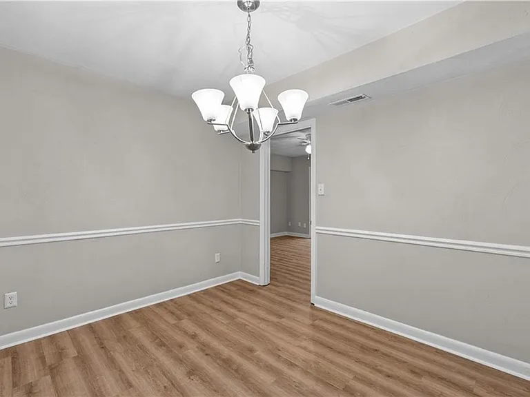 811 S Grosvenor Ct — Photo 17