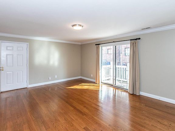 4th image of 117 E Clinton Pl APT 3