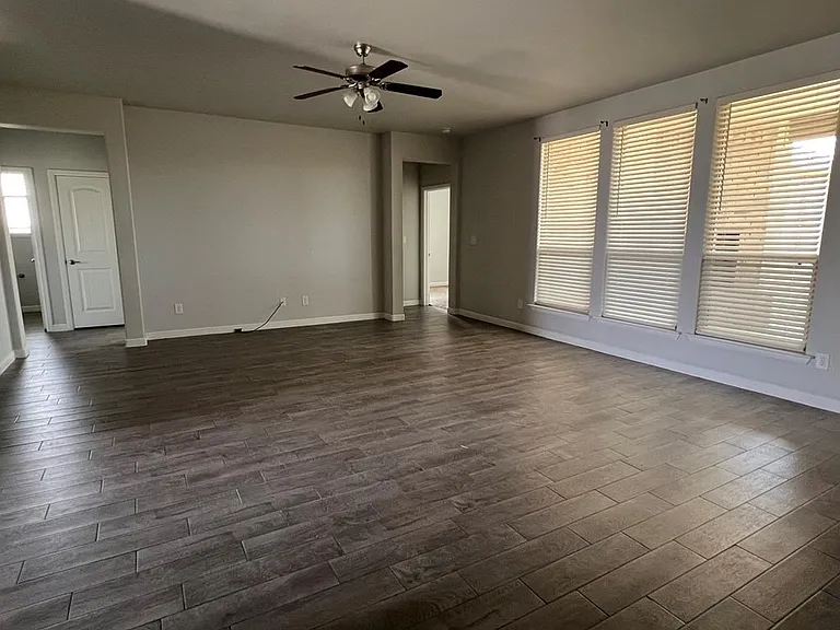 605 Dupont Ct — Photo 4
