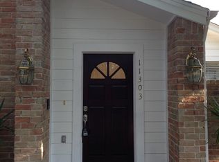 11303 Olympia Dr, Houston, TX 77077