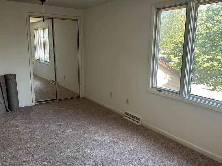354 Charlesgate Cir — Photo 11
