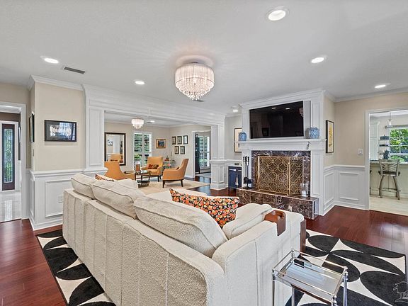 5th image of 3949 Menendez Dr