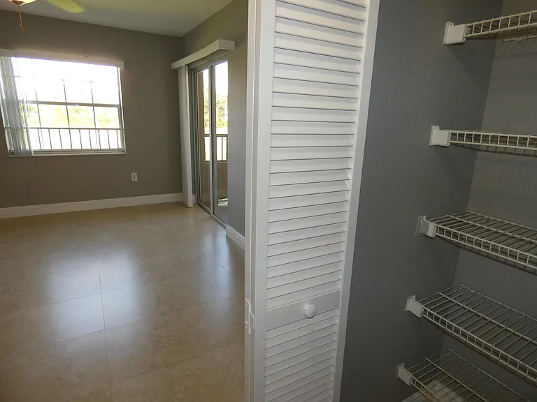 2841 N Oakland Forest Dr #207-1 — Photo 8