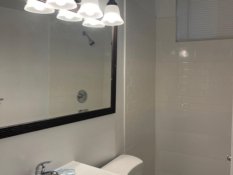 2nd image of 209 Kaiulani Ave #16