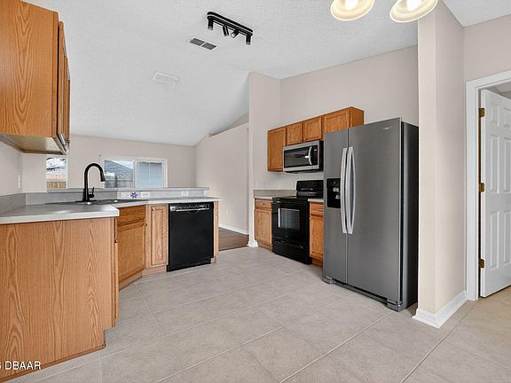 2nd image of 3343 Caldwell St