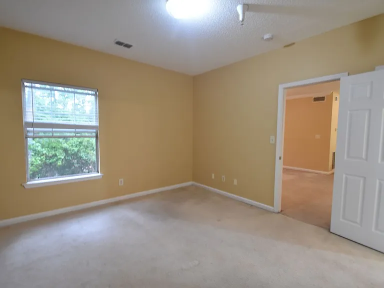 1202 Walden Park Dr — Photo 4