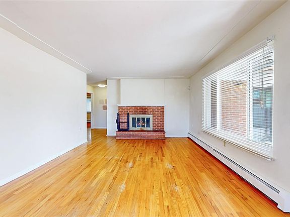 4th image of 359 Quentin Street