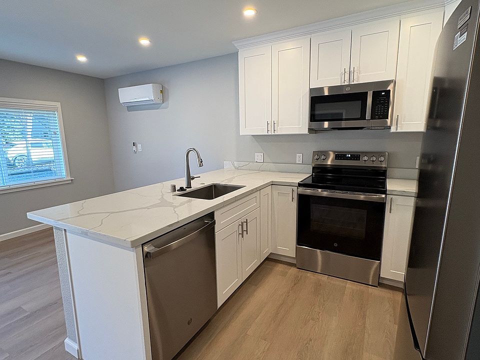 1st image of 1083 Laurel St #D