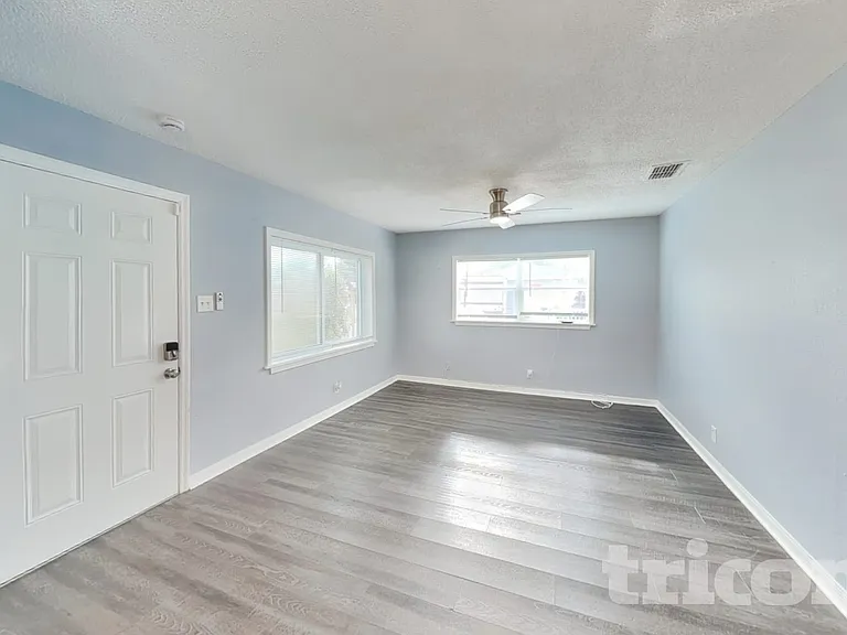4118 W La Salle St — Photo 2