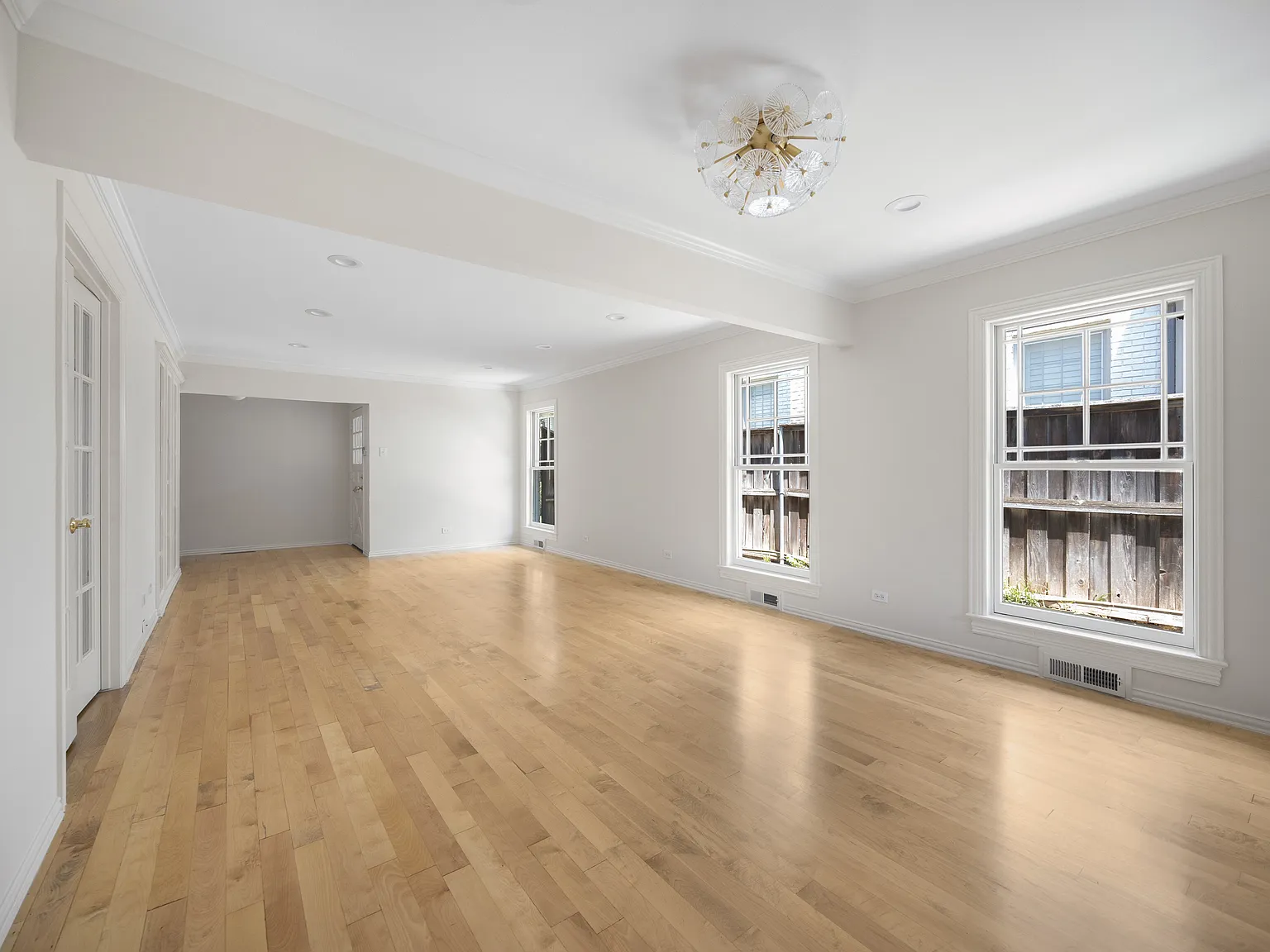 4 bed, 2943 sqft, $10,000 — Photo 3