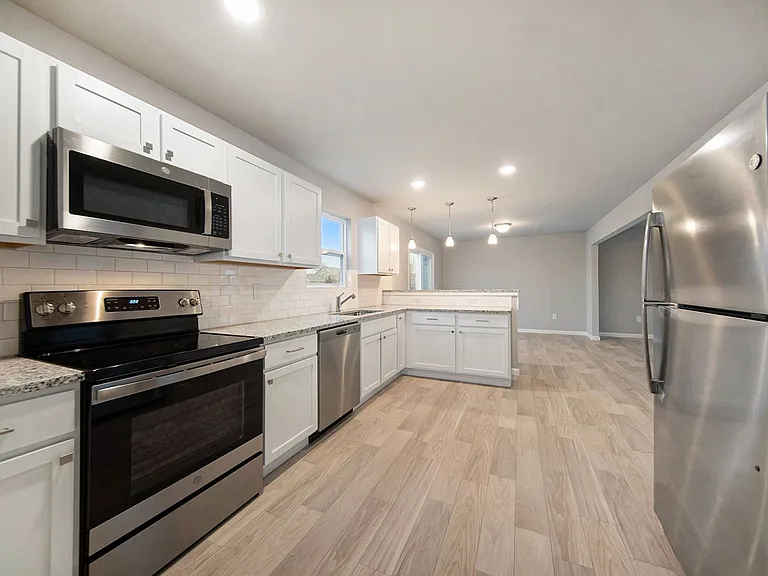 2142 Farm Valley Dr — Photo 2