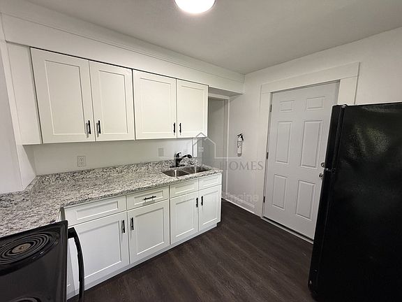4th image of 778 Ravenswood St