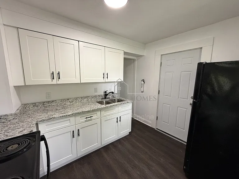 778 Ravenswood St — Photo 4