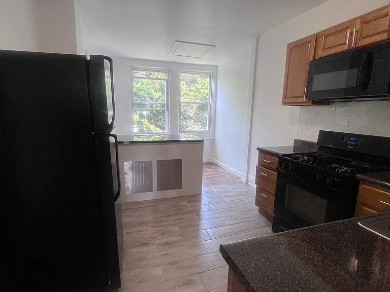 143 Voss Ave #3 — Photo 1