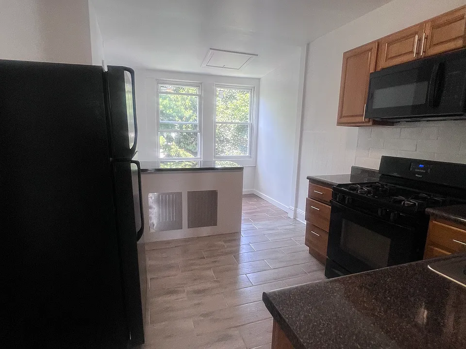 143 Voss Ave #3