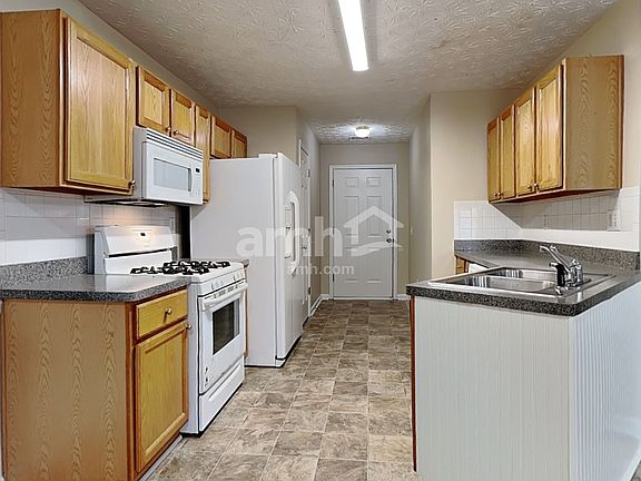 3rd image of 1160 Hillary Ln