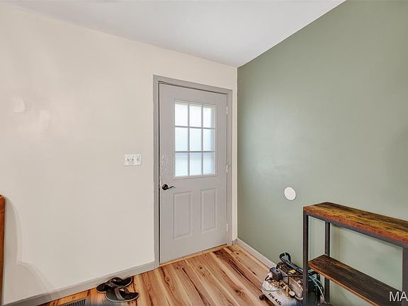 4th image of 23639 Hawaii Rd