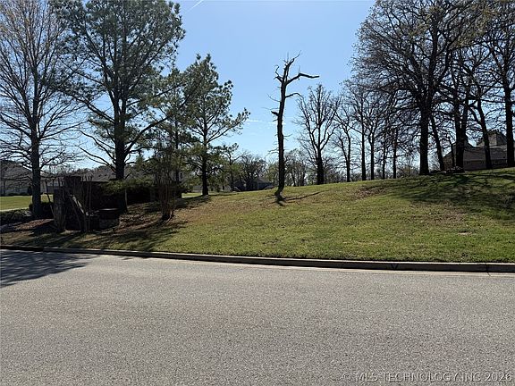 3rd image of 1302 N Old North Pl