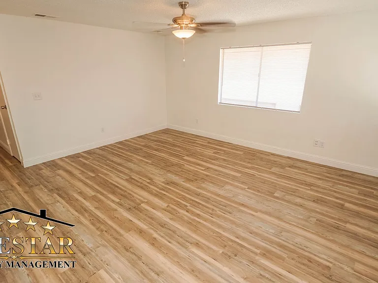 904 Valhalla Dr — Photo 6