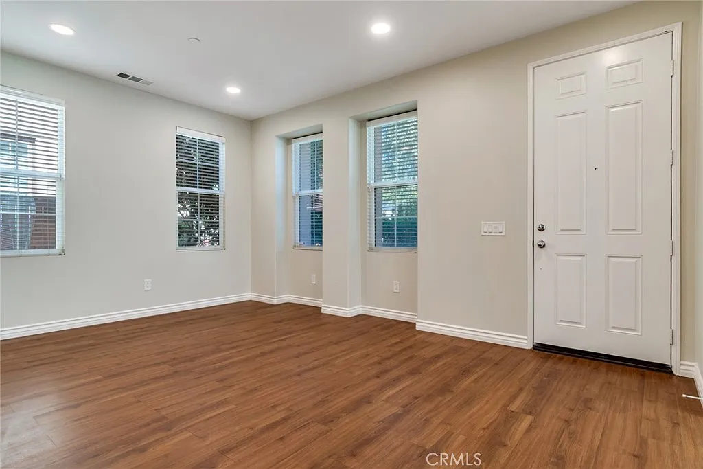 4 bed, 3.5 bath, 2557 sqft, $3,800 — Photo 2