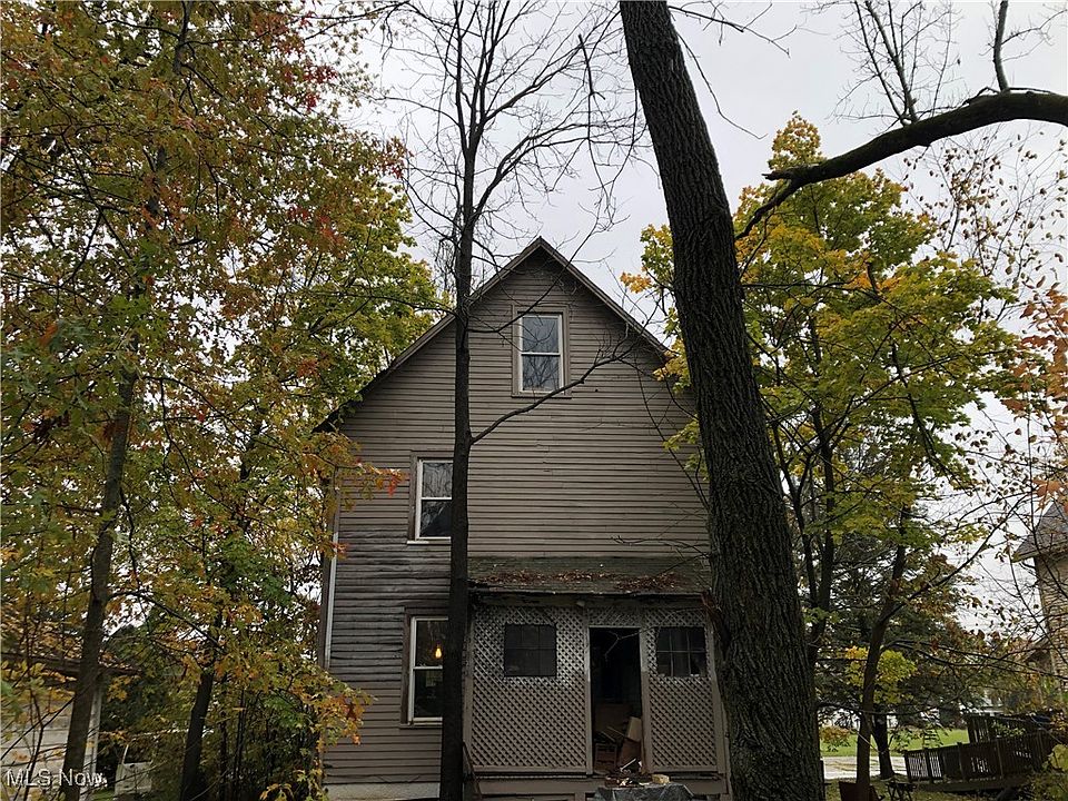2nd image of 123 Dickson St