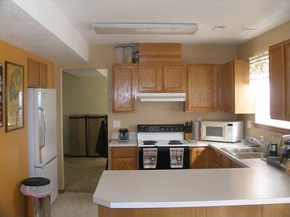 3rd image of 5103 Holly Way