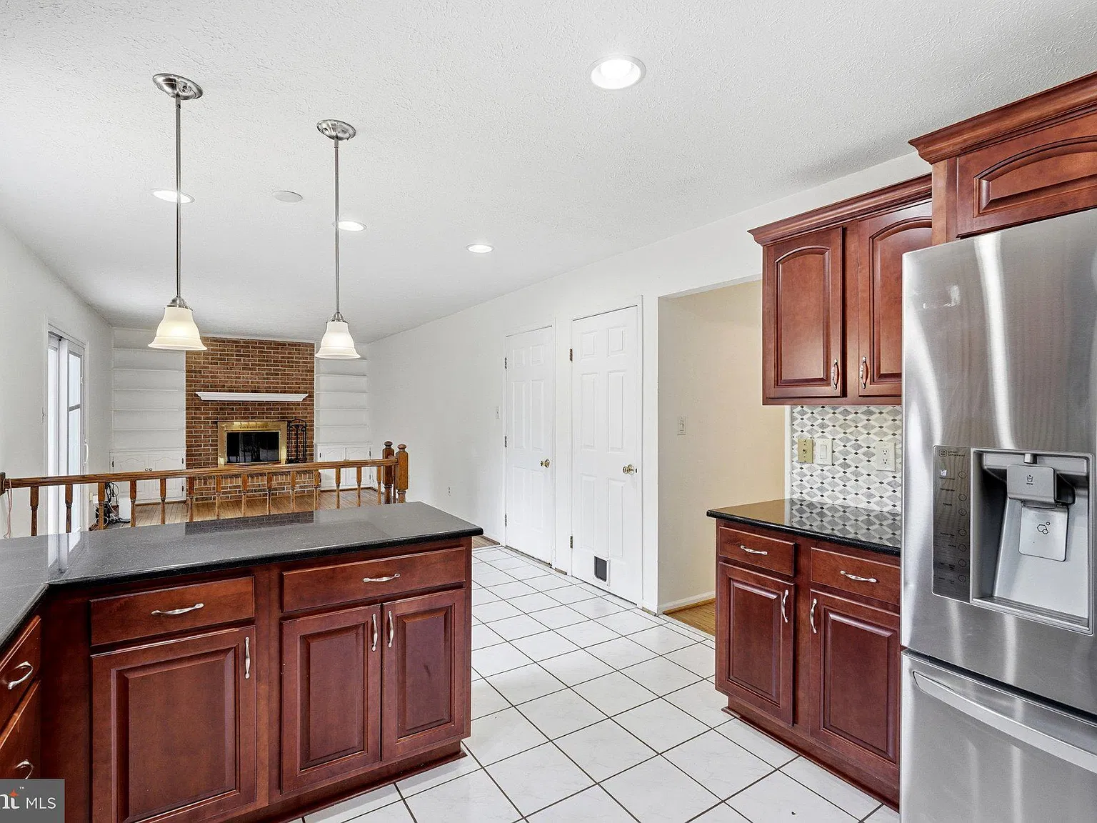 4 bed, 2.5 bath, 2311 sqft, $3,800 — Photo 4