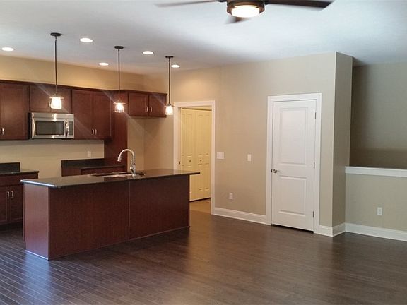 3rd image of 6331 Stonebrook Dr #4