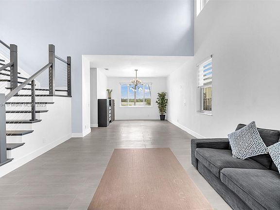 4th image of 1418 Meadows Blvd
