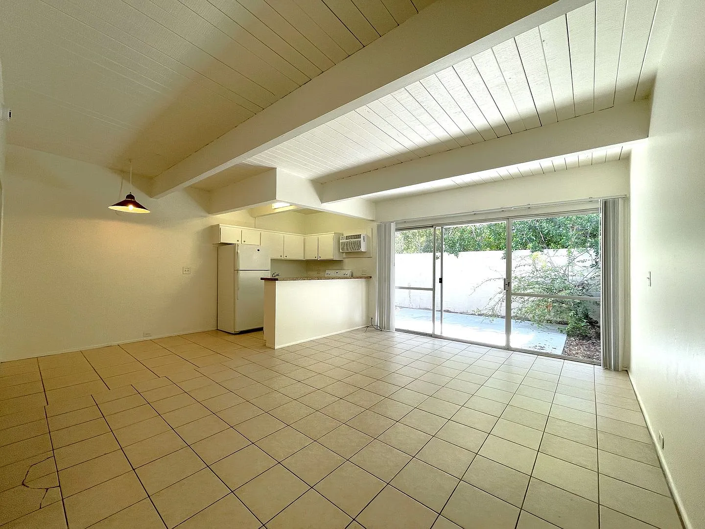 Available Now!! Studio 1 Bathroom Palm Springs Apartment With Enclosed Patio — Photo 4