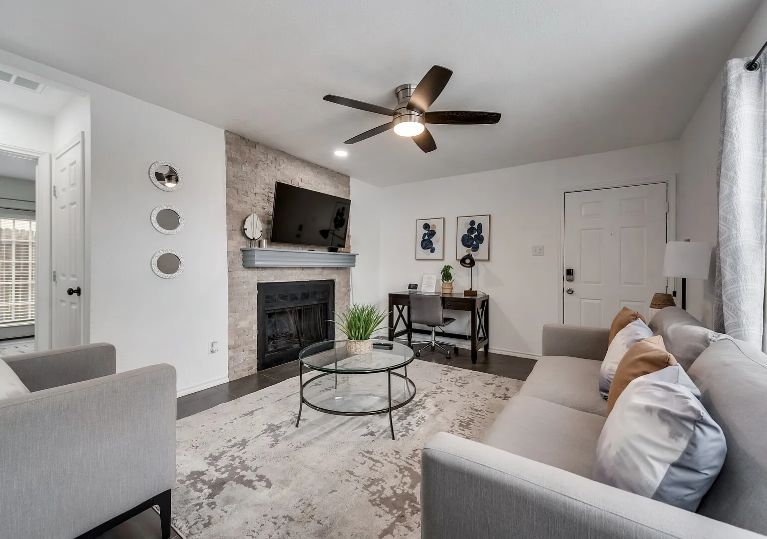 I65 World Cup Stay - 18 min to AT&T - Sleeps 2 - Public Transit — Photo 3
