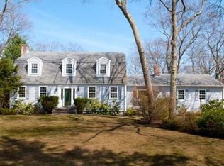 4 Oak Cir, Dover, MA 02030
