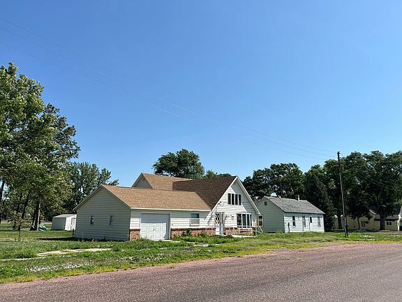3rd image of 104 E 2nd St