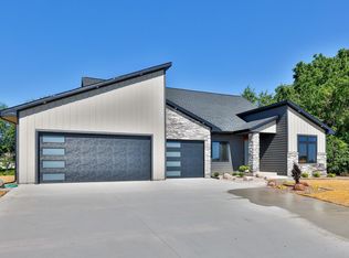 2652 Woodside Dr, Beloit, WI 53511