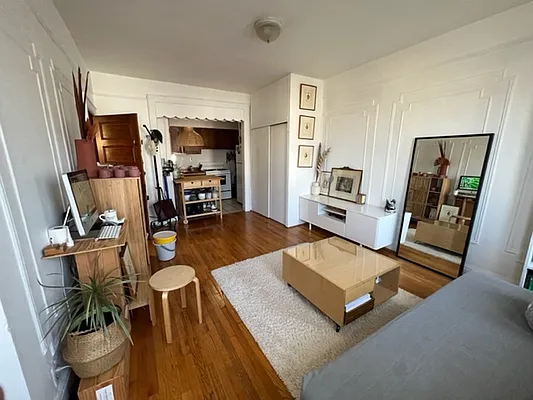 Rented by REALTY QUEST NEW YORK INC | media 4