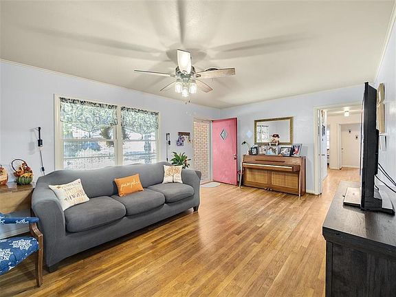5th image of 2934 College Cir