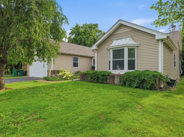 1020 Weeping Willow Dr, Wheeling, IL 60090