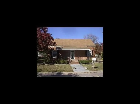 327 E Ross St, Saint Pauls, NC 28384