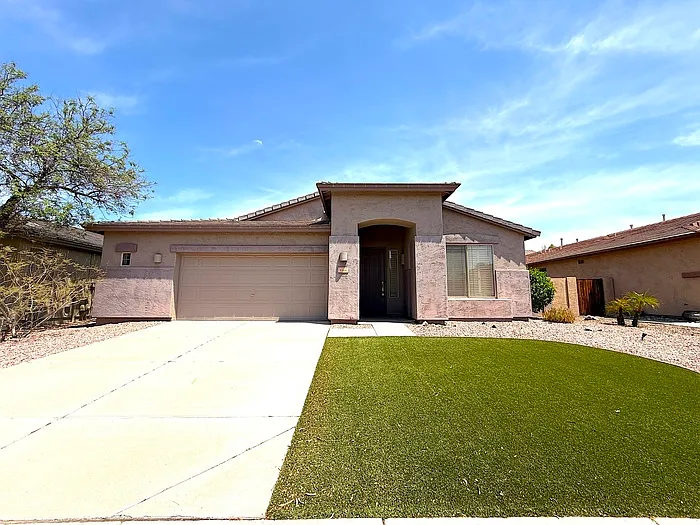 3 bed, 2.0 bath, 2209 sqft, $2,800 — Photo 3